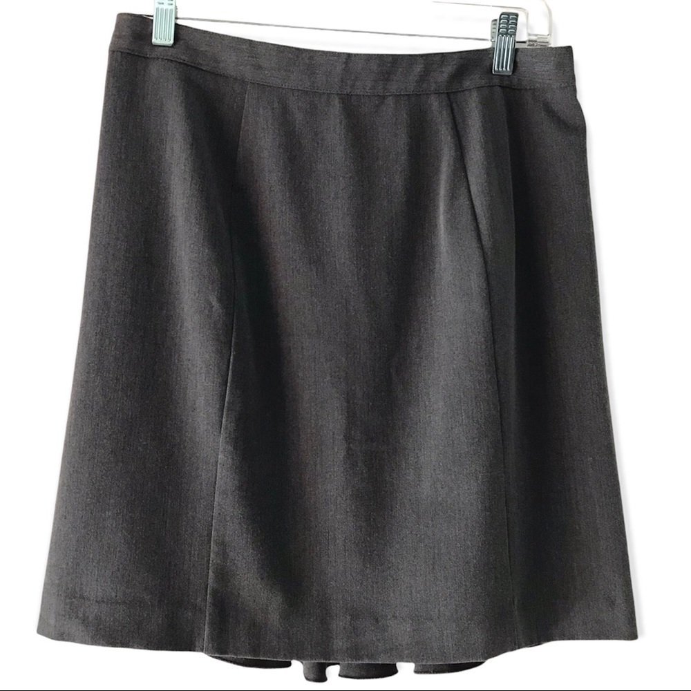 Body by Victoria Gray A Line Back Hem Ruffle Skirt. Size 8
